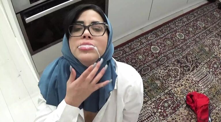 Arab Porn With Sexy Algerian Secretary After A Long Day Of Hard Work