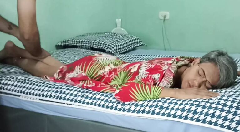 My perverted stepmother is exhausted and I give her a massage with a delicious fuck