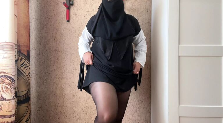 Egyptian wife in black wet pantiesEgyptian wife in black wet p tore her transparent pantyhose while stretching and had an orgasm