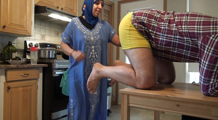 Real Amateur Cheating Wife Gives Rimjob To 18 Year Old Delivery Guy