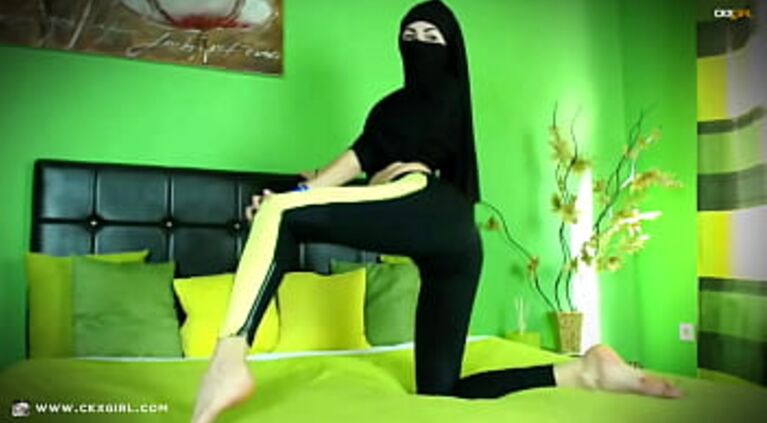 ZeiraMuslim Black Leggings Niqab Ninja on Webcam | CKXGirl