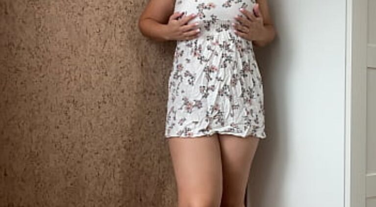 I am very horny and my wet creamy pussy is flowing