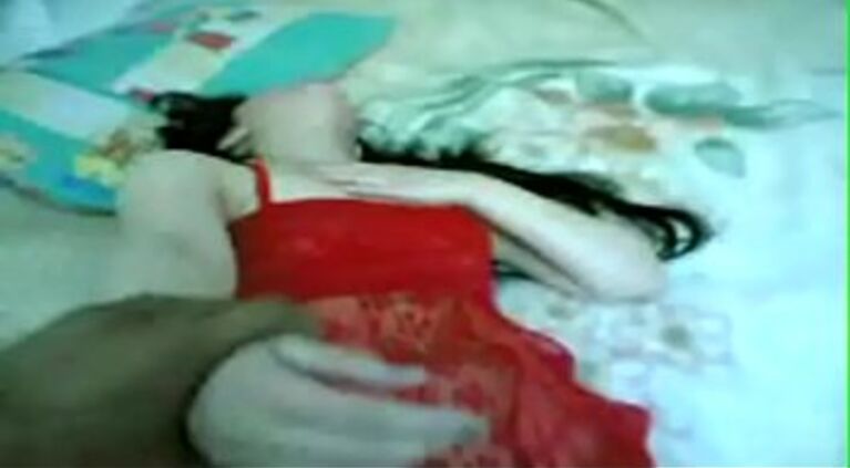 Arab sex veiled and not the coolest suck and play with her lover's cock in the street