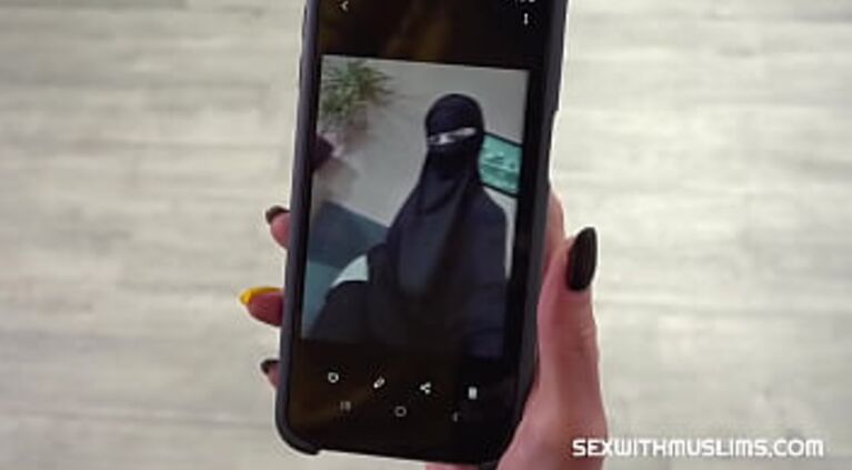 Woman in niqab makes sexy photos