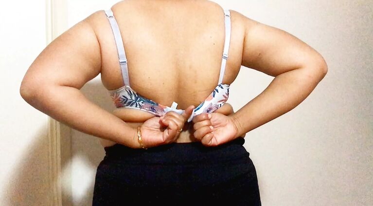 Beautiful Curvy Girl unhooks bra in style