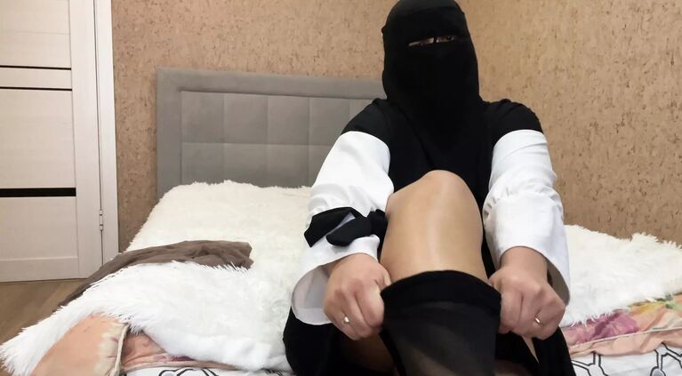 Egyptian wife from Cairo gives jerk off instructions