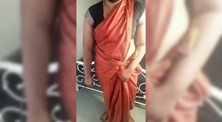 Saree Mami Seducing
